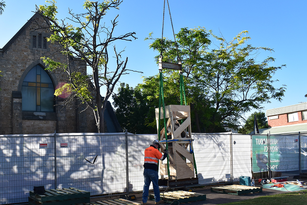 Crane lowering monument