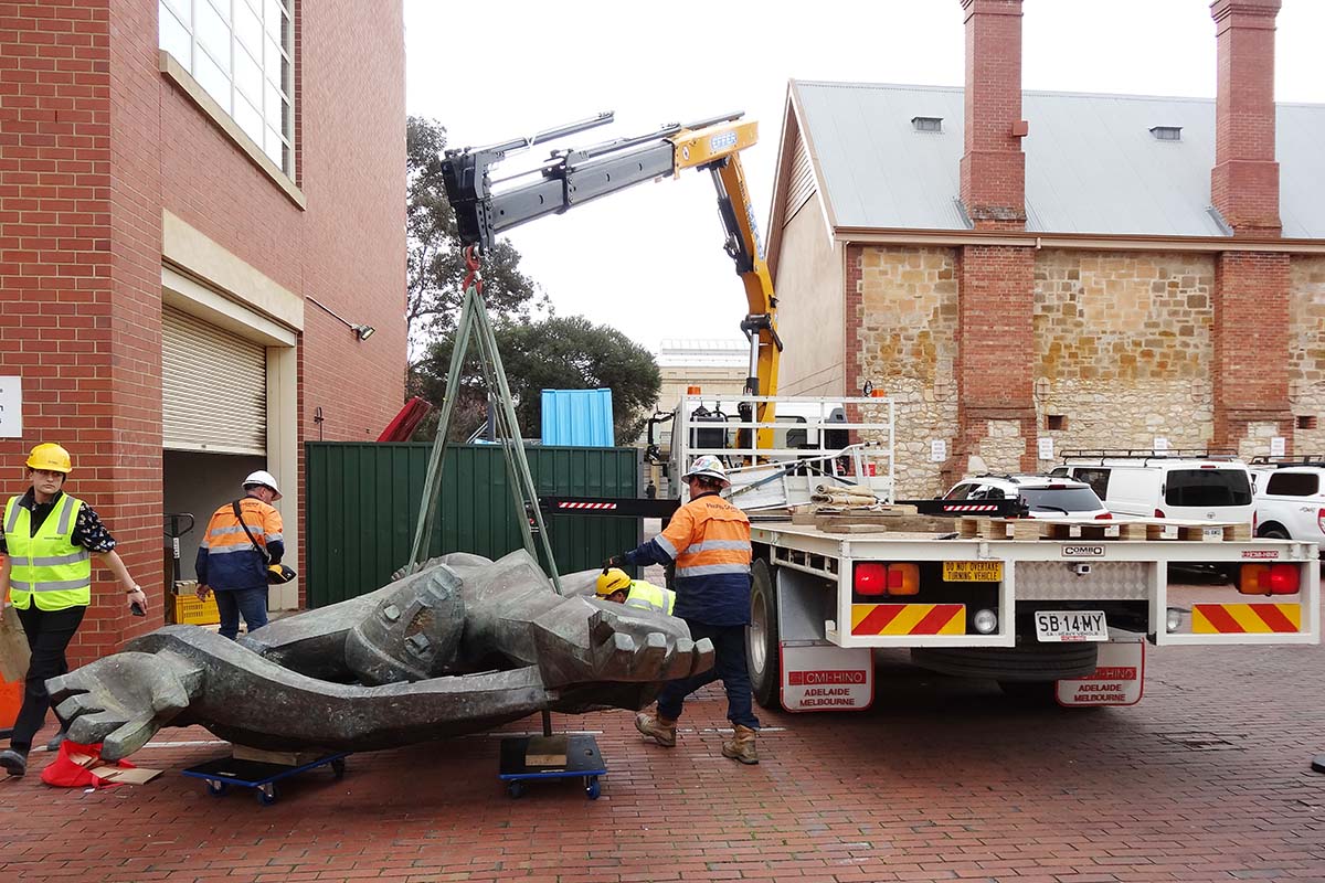 Sculpture arriving at Artlab Australia 